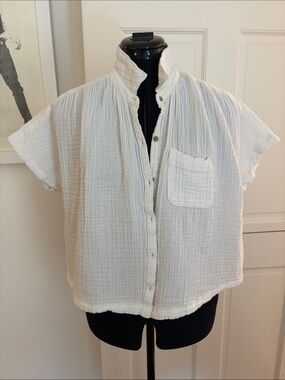 Old Navy White Gauze Short Sleeve Button-Down Shirt
